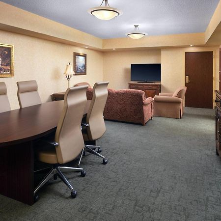Renaissance Tulsa Hotel & Convention Center Екстериор снимка
