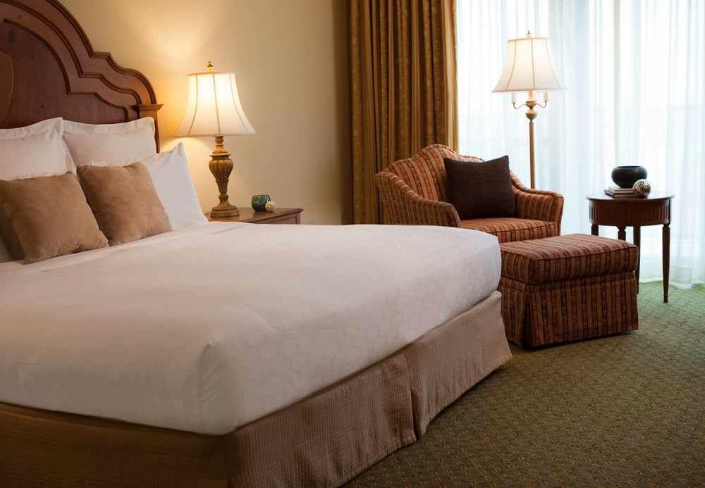 Renaissance Tulsa Hotel & Convention Center Екстериор снимка