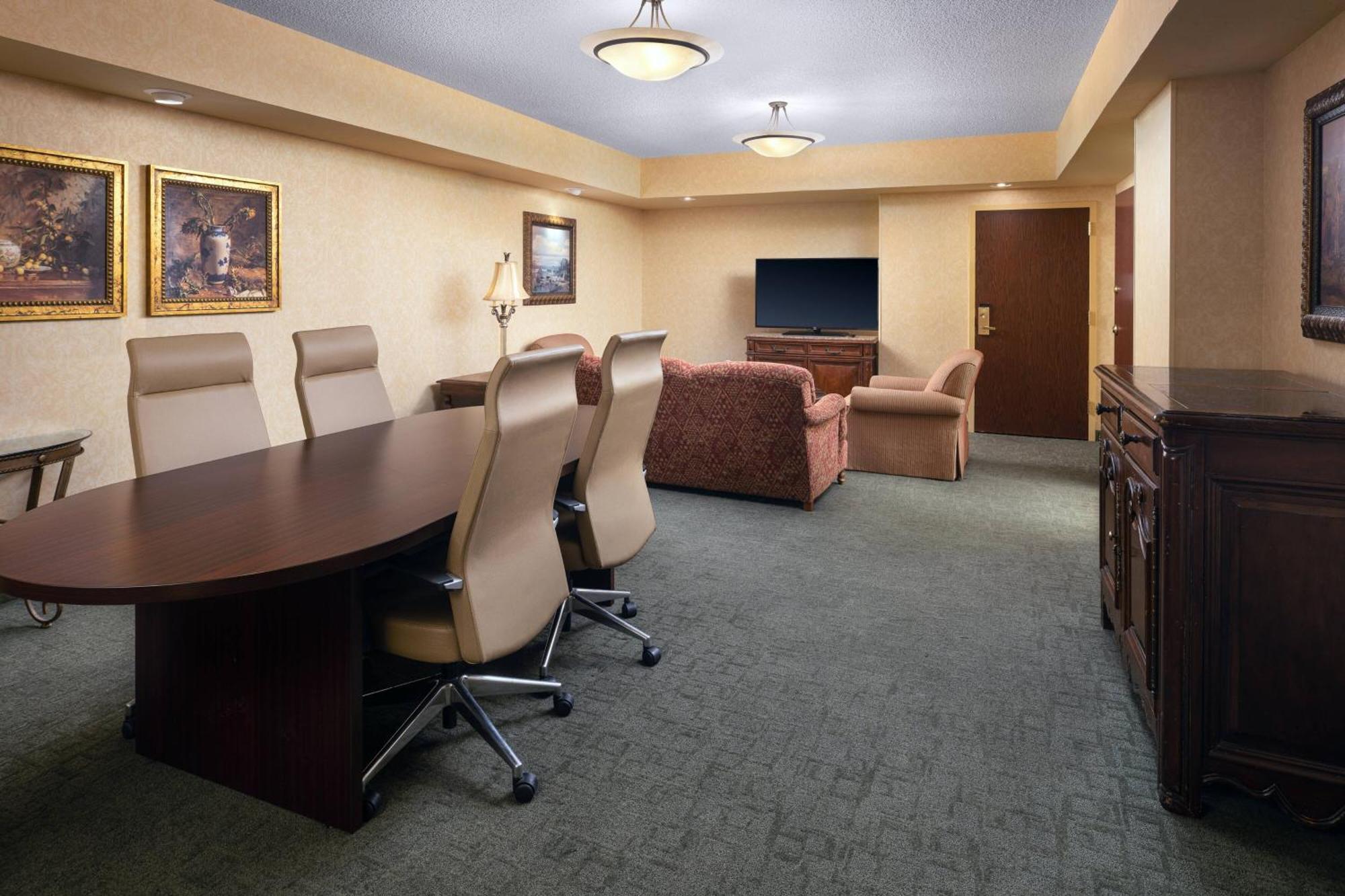Renaissance Tulsa Hotel & Convention Center Екстериор снимка