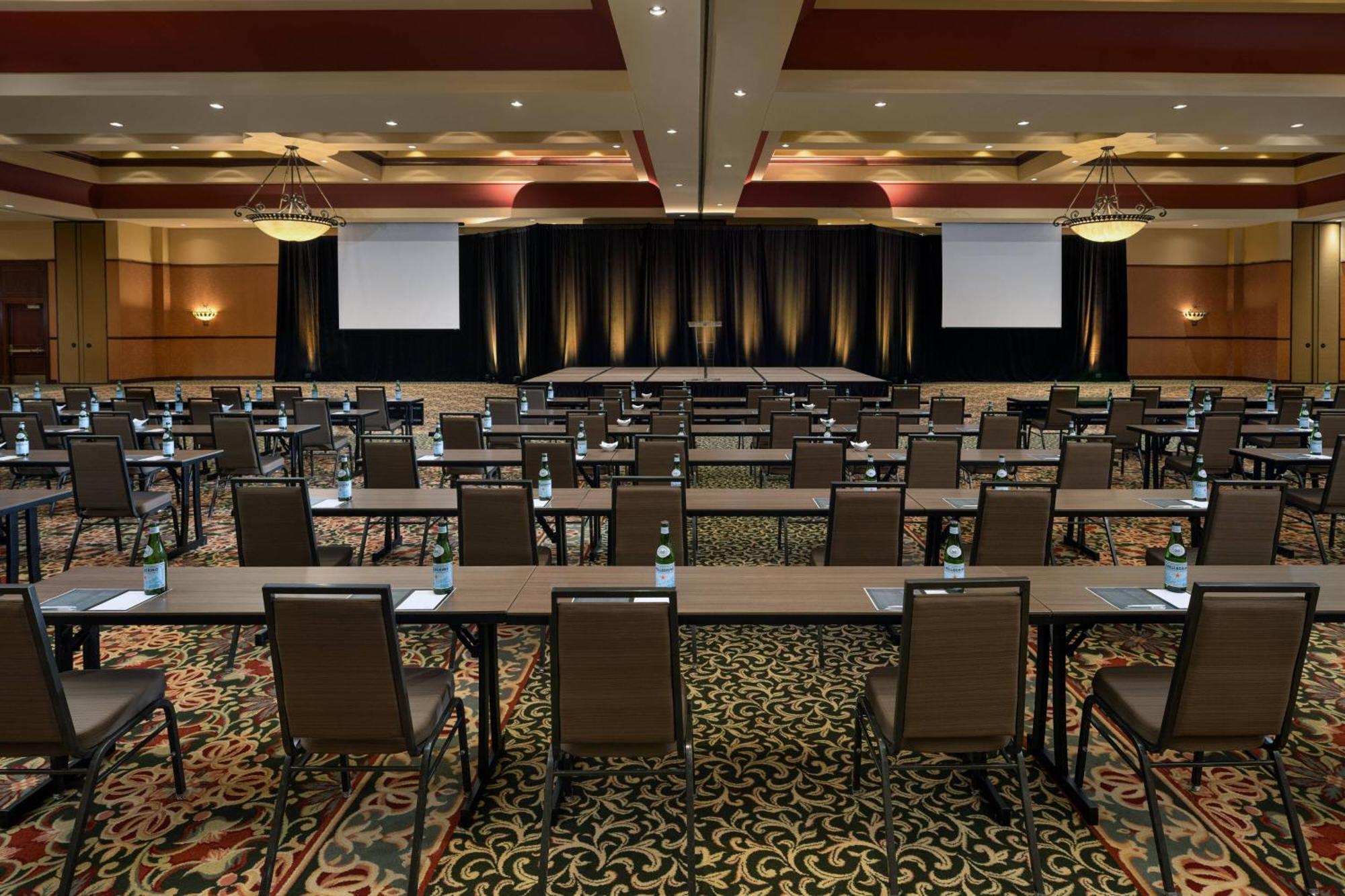 Renaissance Tulsa Hotel & Convention Center Екстериор снимка