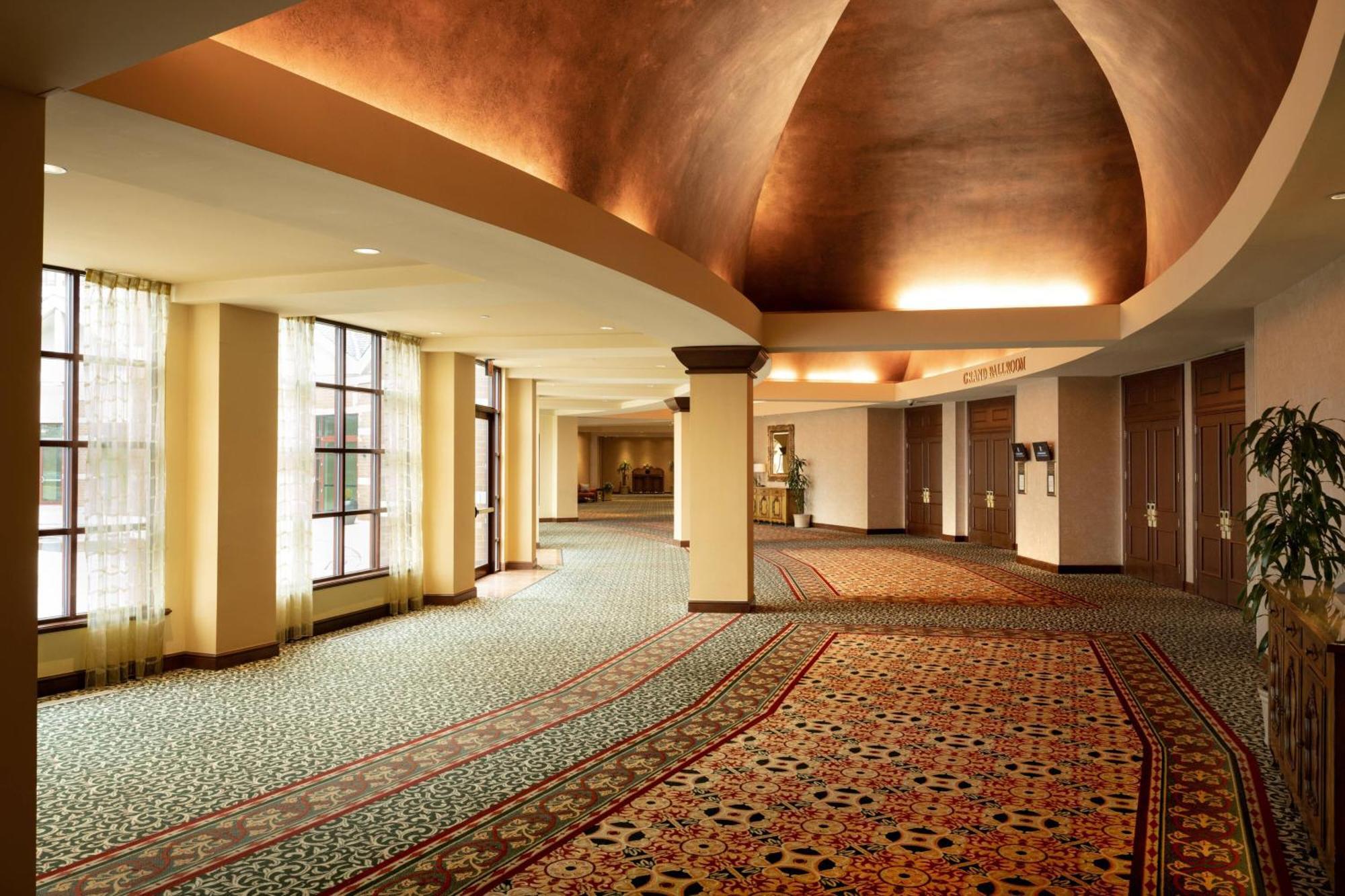 Renaissance Tulsa Hotel & Convention Center Екстериор снимка